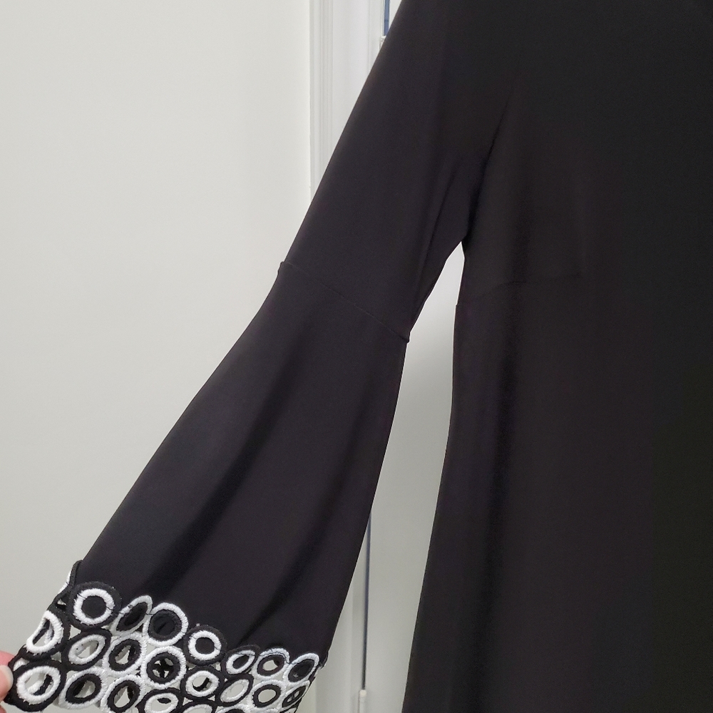 Melanie lyne Cartise Knit bell sleeve a line dress, poly/spandex size 6 …